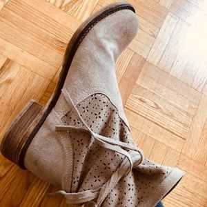 Really stylish suede leather boots from italy